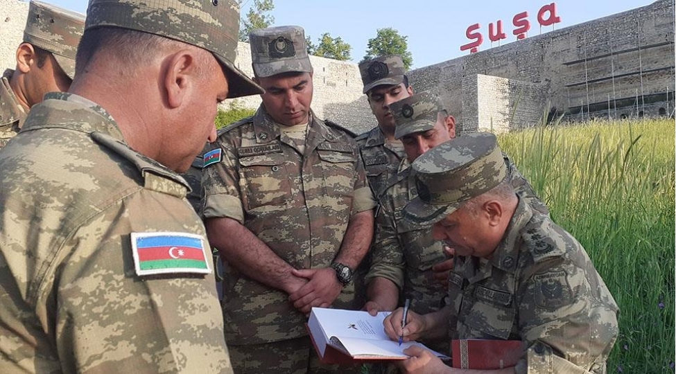 shushada-kitab-teqdimati-kechirilib-foto