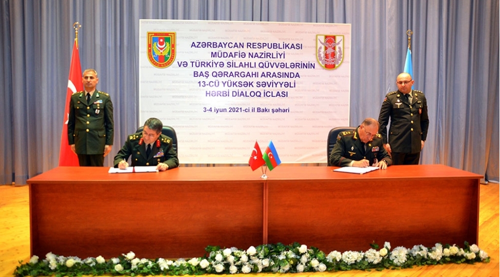 azerbaycan-turkiye-yuksek-seviyyeli-herbi-dialoq-iclasi-basha-chatib-foto