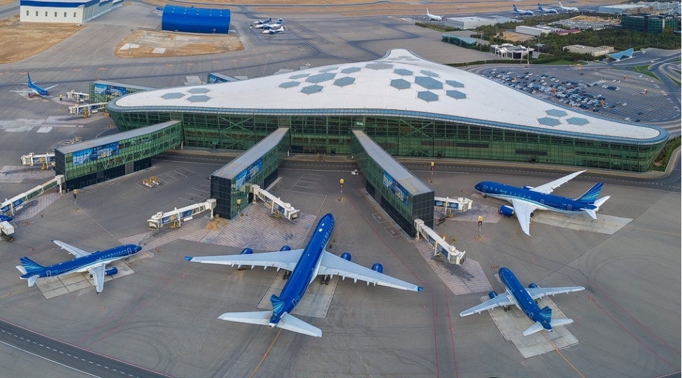 azal-in-istanbul-baki-reysi-texniki-sebebden-texire-salinib