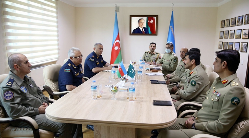 bakida-azerbaycan-ile-pakistan-arasinda-herbi-aviasiya-sahesinde-meseleler-muzakire-olunub