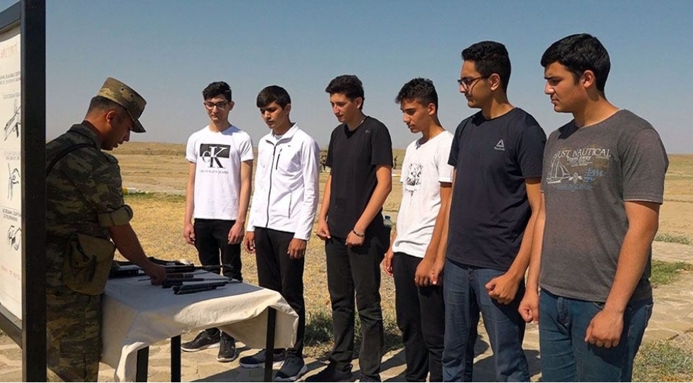 naxchivan-qarnizonu-tam-orta-mektebinin-shagirdleri-praktiki-meshgelede-ishtirak-edibler-video