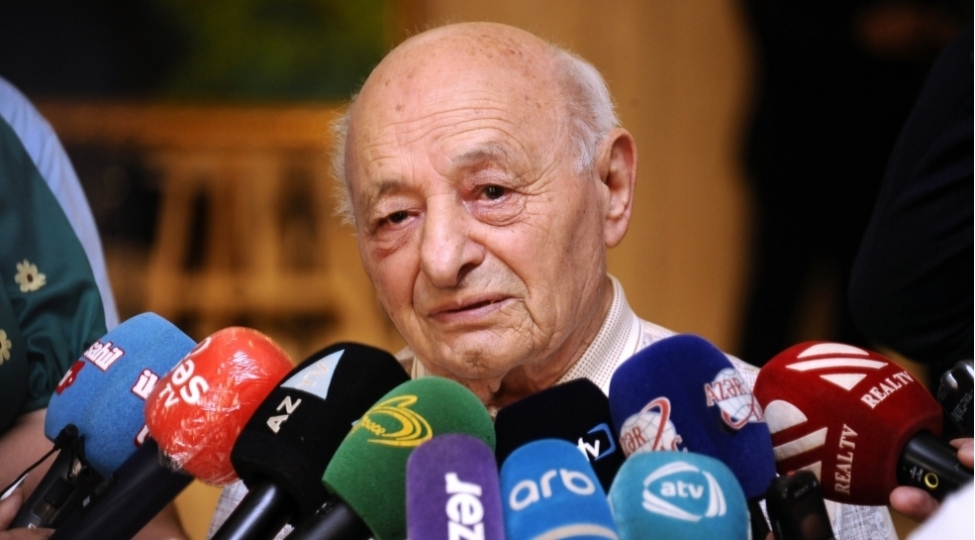 elametdar-gunlerehesr-olunmush-sergilerin-teshkili-enene-hali-alib