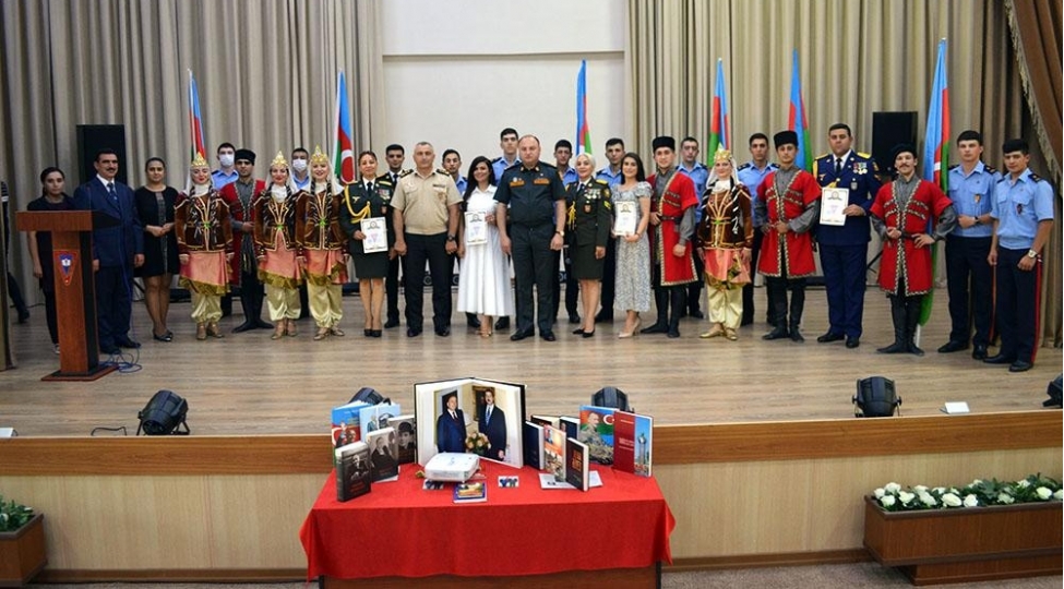 milli-qurtulush-gunu-munasibetile-tedbirler-kechirilib-video