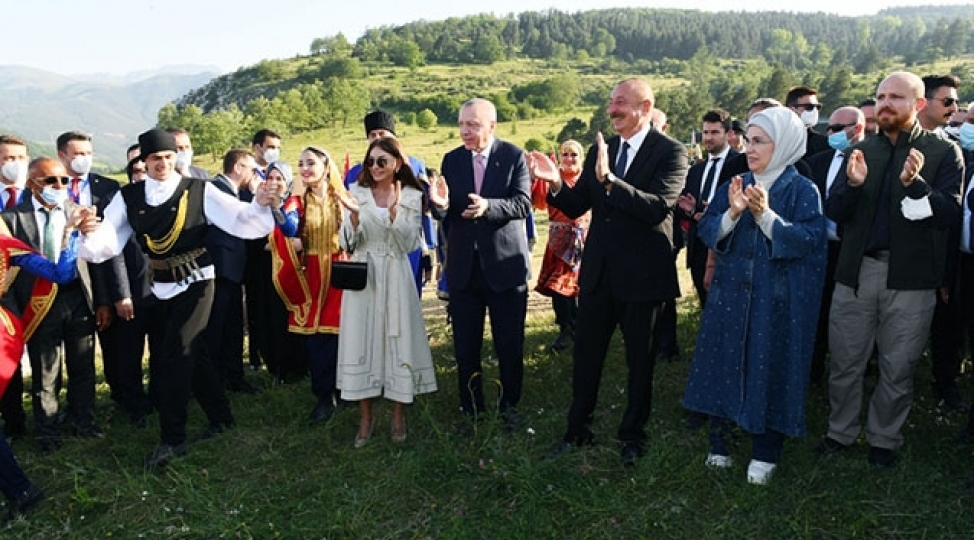 prezidentin-cidir-duzundeki-reqsinden-daha-bir-video