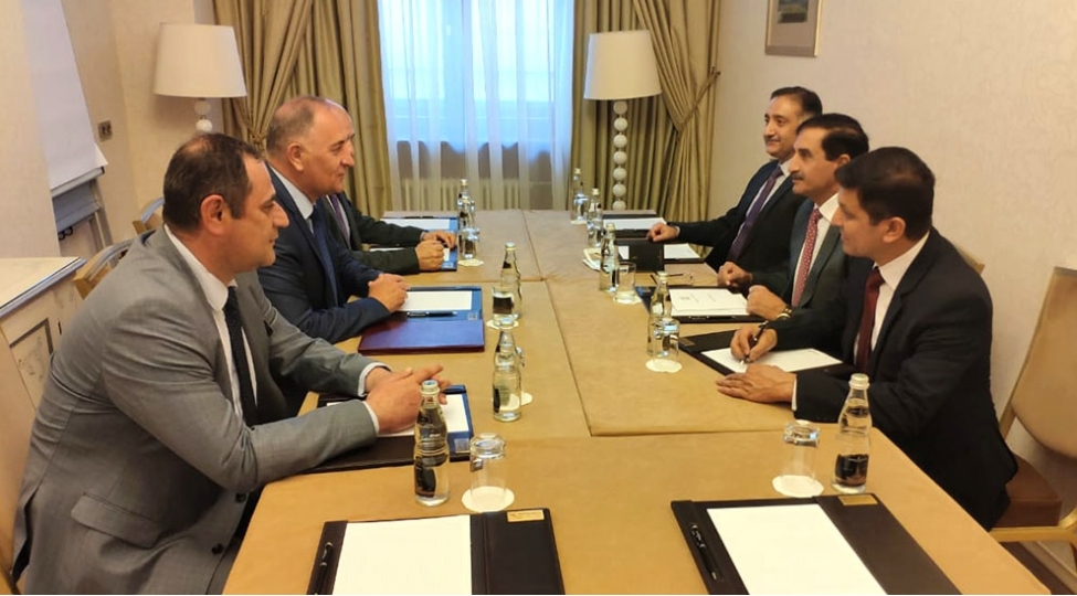 azerbaycan-ile-pakistan-herbi-numayende-heyetlerinin-gorushu-kechirilib