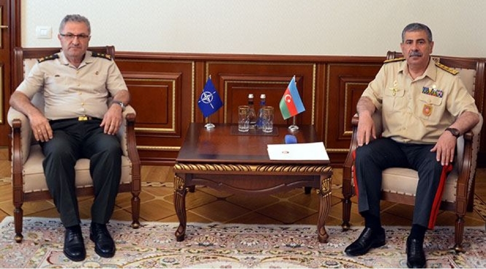 nazir-nato-nun-quru-qoshunlari-komandanliginin-qerargah-reisi-ile-gorushub