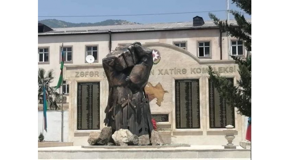 hadrutda-demir-yumruq-abidesi