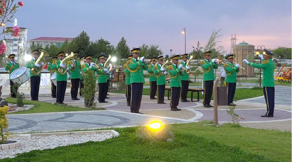 herbi-orkestrinin-ifasinda-marshlar-ve-herbi-mahnilar-seslendirilib