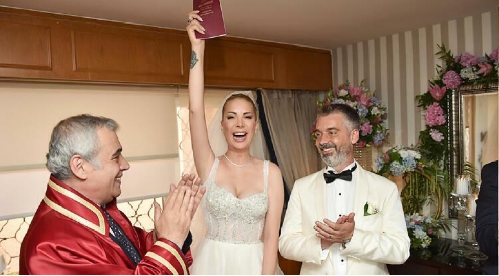 pop-ulduz-ish-adami-ile-evlendi
