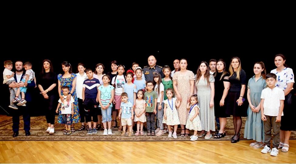 bir-qrup-shehid-ailesi-ile-gorush-kechirilib-video