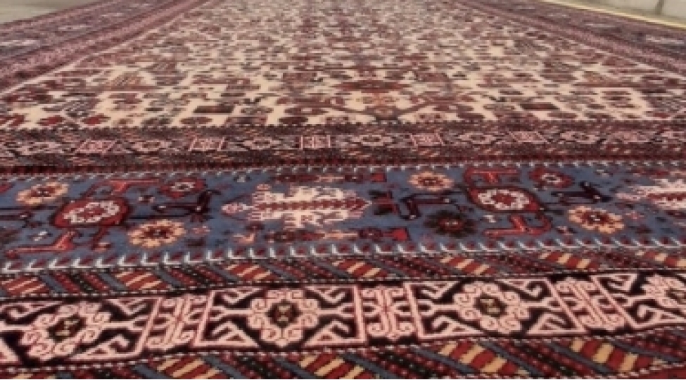qobu-emalatxanasinda-son-bir-ilin-en-boyuk-xalchasi-kesilib