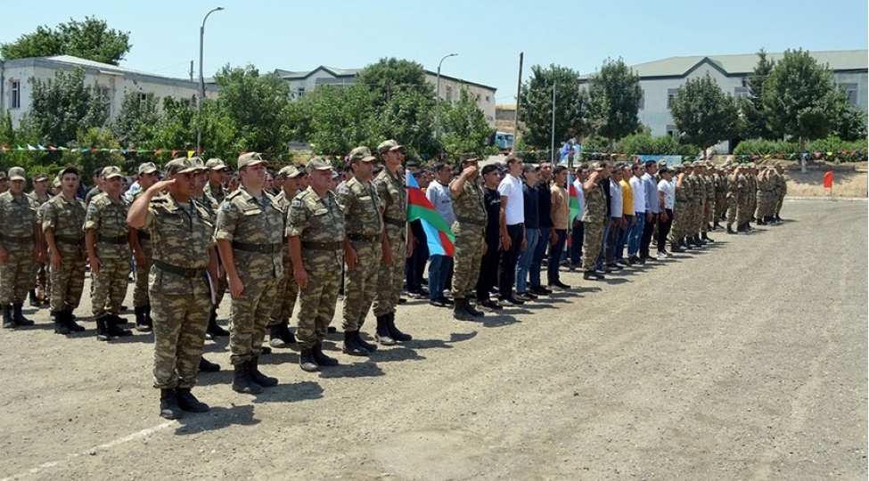 ehtiyata-buraxilan-herbchilerin-yola-salinmasi-merasimi-kechirilib-video