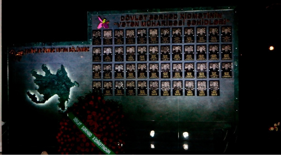 herbi-qulluqchularin-xatiresine-hesr-olunmush-abide-lovhesi-achilib-foto