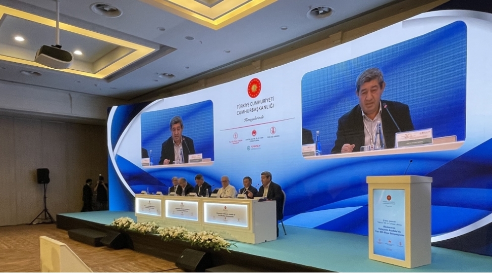 ankarada-yunus-emrenin-heyat-ve-fealiyyetine-hesr-olunan-simpozium-kechirilib