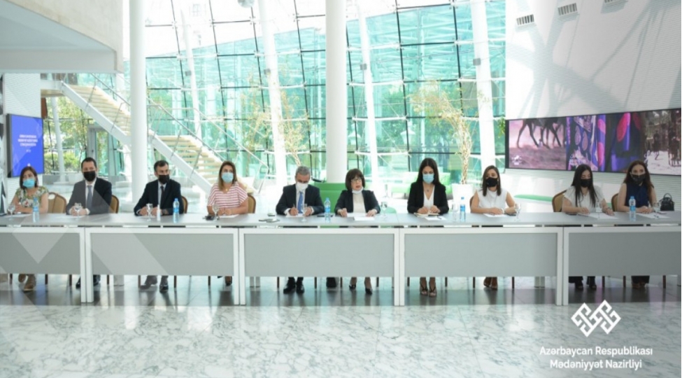 medeniyyet-nazirliyi-yaninda-ictimai-shuraya-bir-nefer-sechile-bilib-tekrar-sechki-kechirilecek