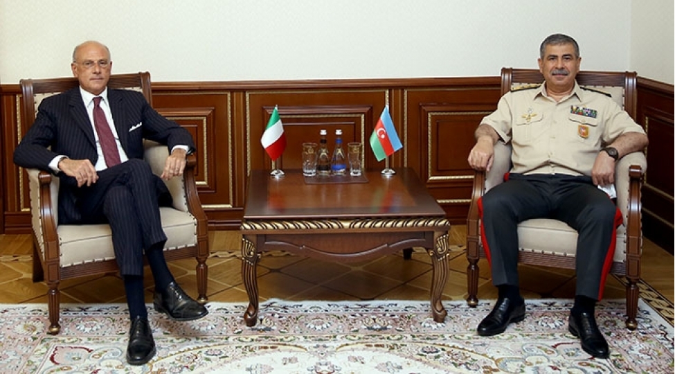 zakir-hesenov-italiyanin-yeni-sefiri-ile-gorushub