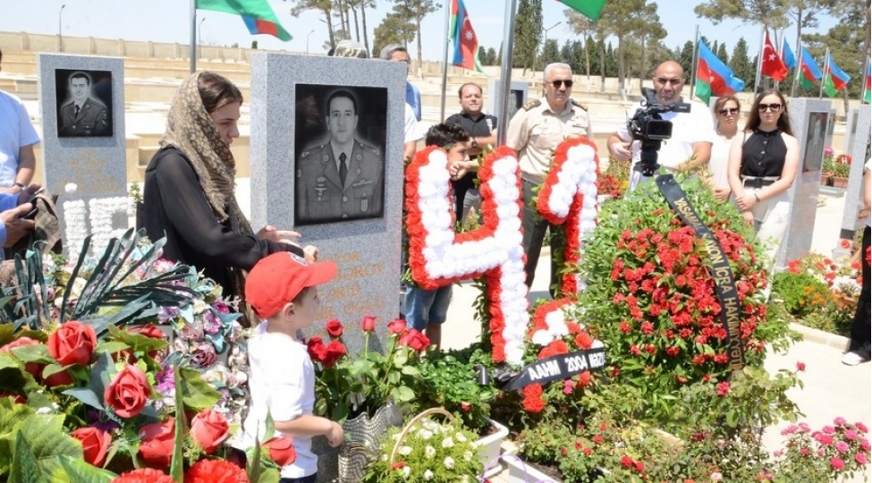 shehid-mayor-ferid-elekberovun-xatiresi-anilib