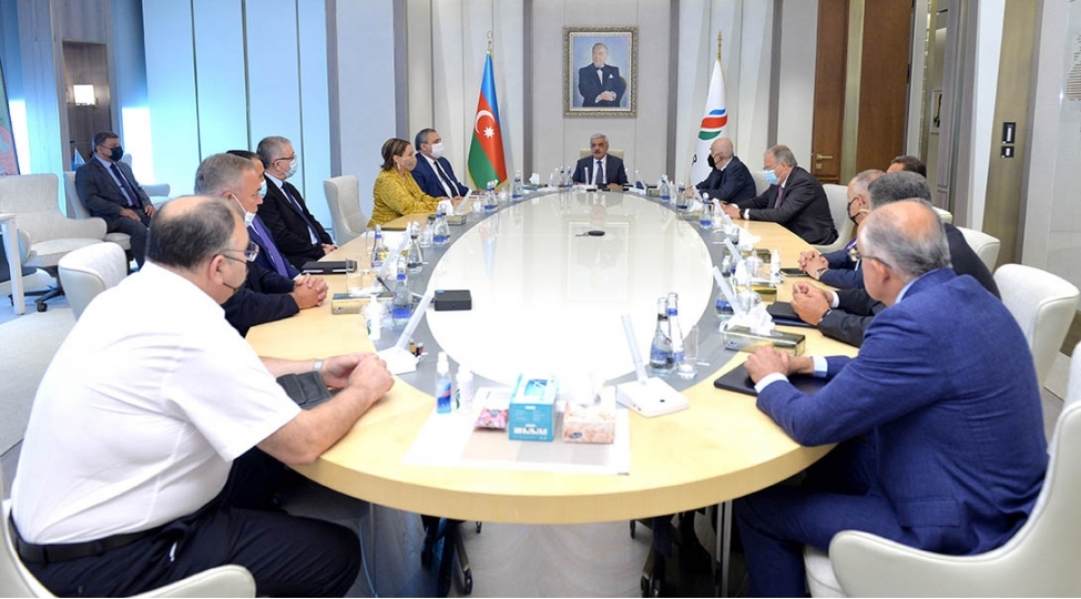 socar-in-ishden-azad-olunan-rehber-vezifeli-shexsleri-ile-gorush-kechirilib