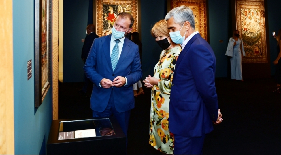 heyder-eliyev-merkezinde-yeni-sergi-nizaminin-sujet-ve-obrazlari-2