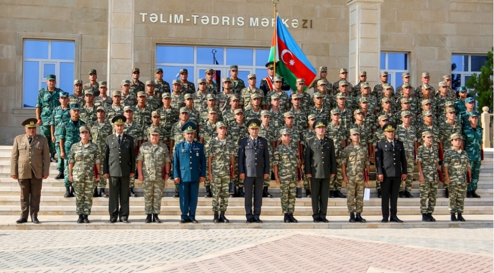 naxchivan-qarnizonu-qoshunlarinda-novbeti-kurslarin-basha-chatmasi-munasibetile-buraxilish-merasimi-kechirilib