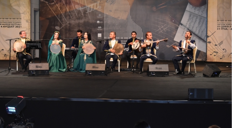 mugam-ifachilarimiz-qebele-festivalinin-tamashachilarina-unudulmaz-anlar-yashadiblar