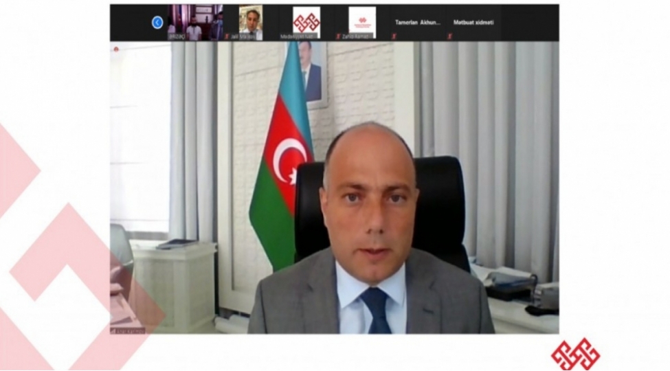 nazirvideoformatda-vetendashlarin-qebulunu-kechirib
