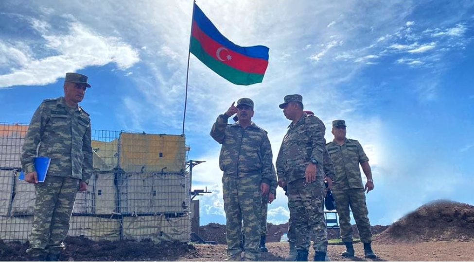 mudafie-naziri-kelbecerde-doyush-novbesi-cheken-esgerlerle-gorushub