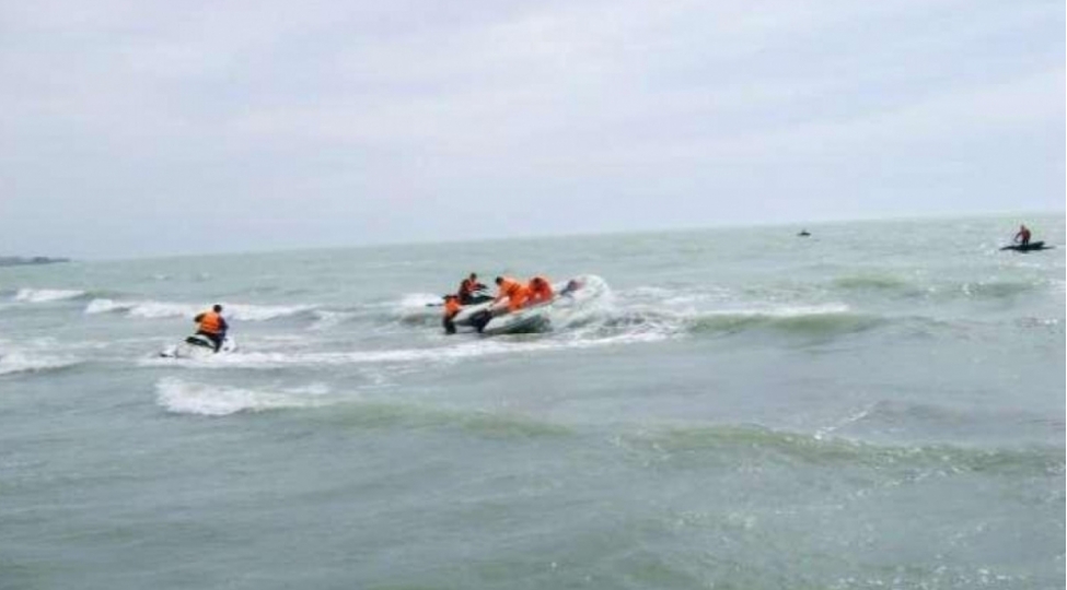 denizde-batma-tehlukesi-ile-uzleshmish-shexs-xilas-edilib