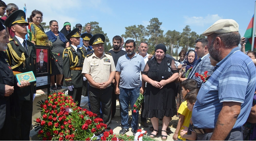 shehid-zabitin-xatiresi-anilib-foto