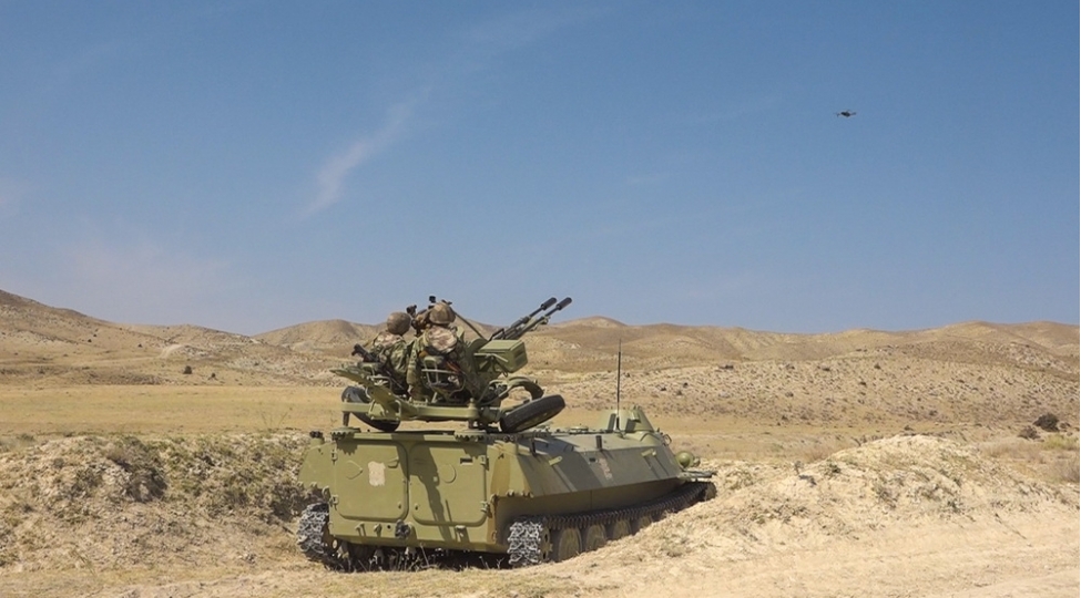 elahidde-umumqoshun-ordunun-on-xetde-yerleshen-hava-hucumundan-mudafie-bolmelerinde-taktiki-xususi-telimler-kechirilir