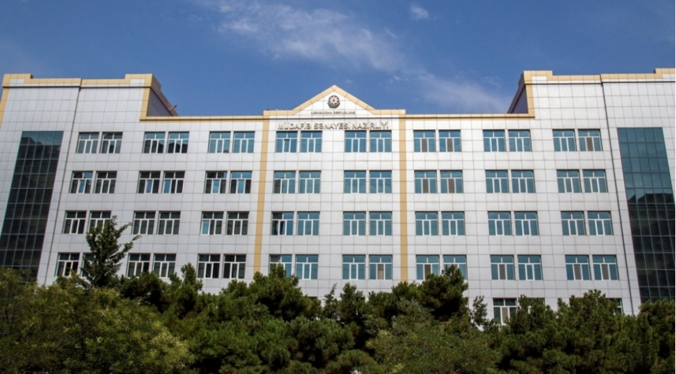 azerbaycan-herbi-memulatlari-beynelxalq-mudafie-sergisinde