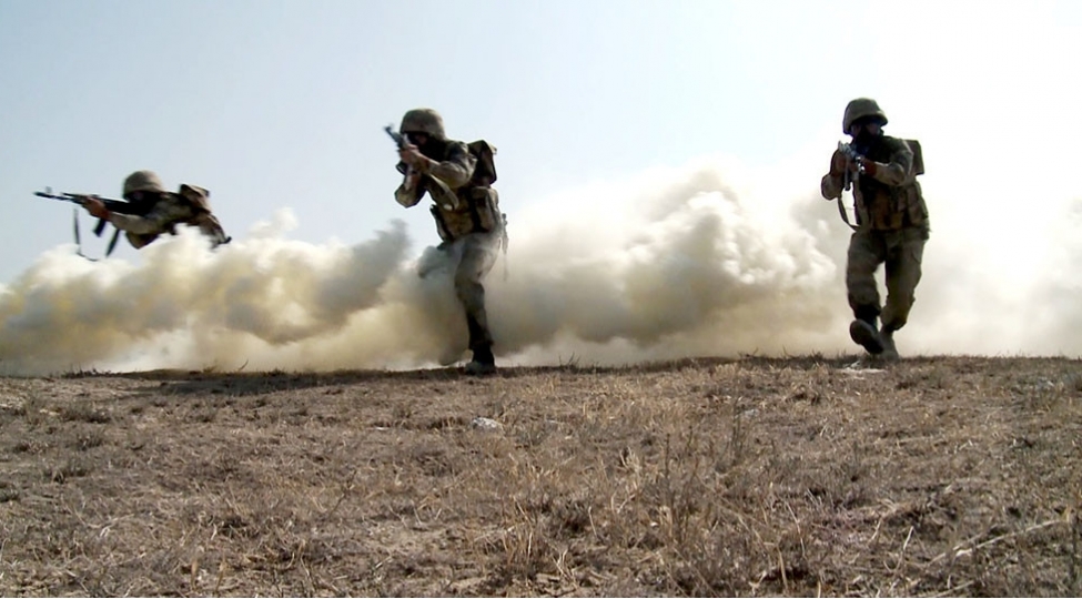 zirehli-texnikalarin-ekipajlari-doyush-verdishlerini-tekmilleshdirir-video