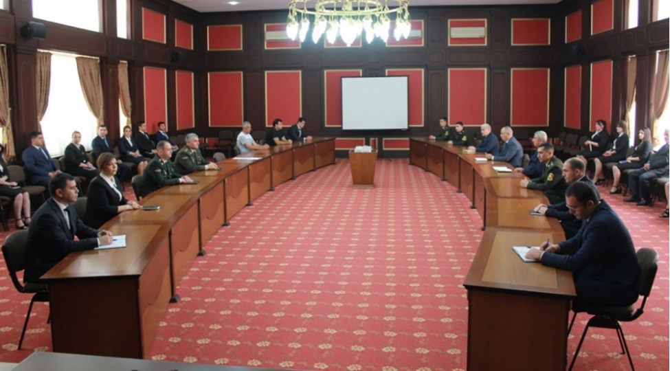 naxchivan-sheherinde-fuzulinin-azad-olunmasina-gore-medallari-teqdim-edilib