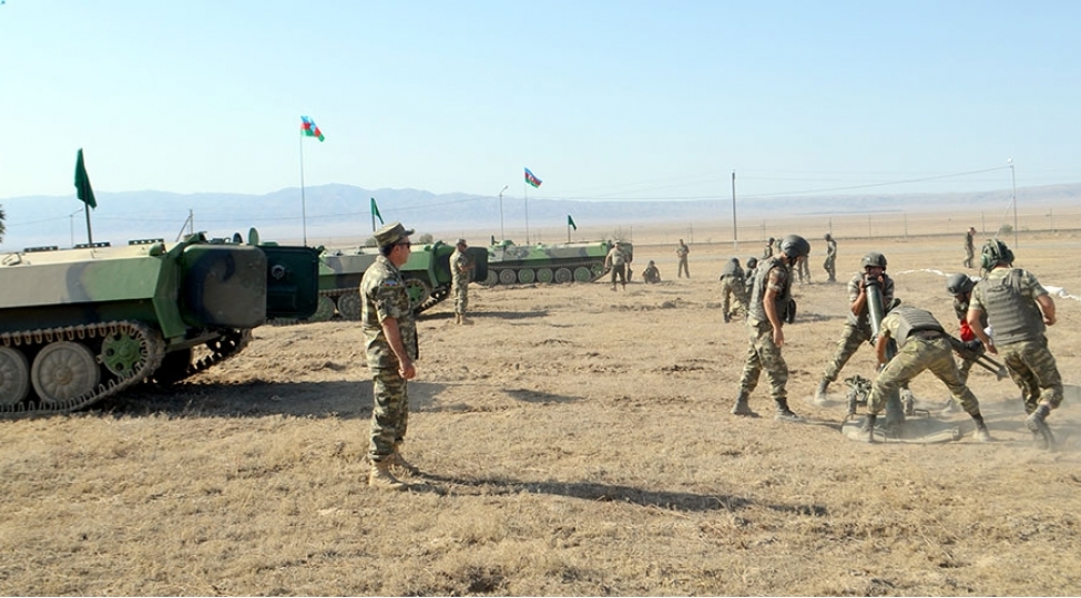 herbchilerimiz-artilleriya-ateshinin-ustalari-musabiqesine-hazirliq-kechir-foto