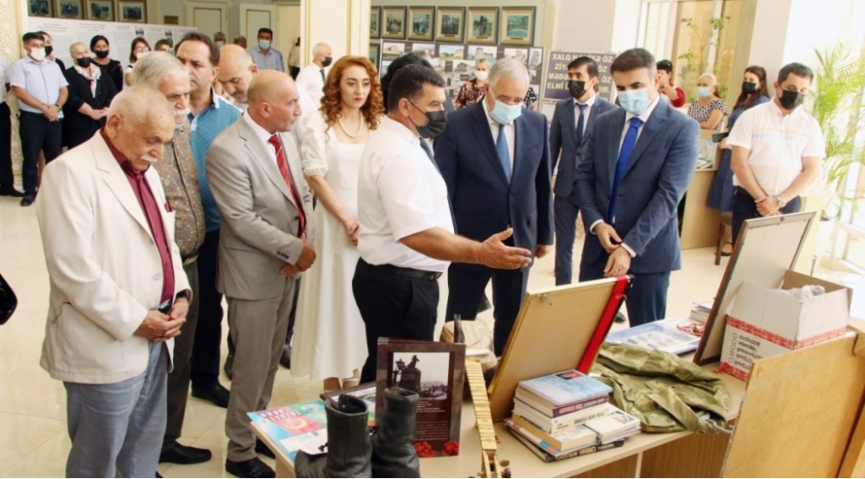 quzanlida-shanli-zefere-hesr-olunmush-yaradiciliq-sergisi-achilib-foto