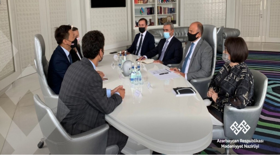 anar-kerimov-britaniya-shurasinin-azerbaycandaki-numayendeliyinin-rehberi-ile-gorushub