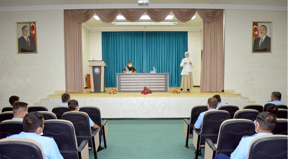 azerbaycan-ordusunda-herbi-qulluqchular-uchun-seminarlar-kechirilir