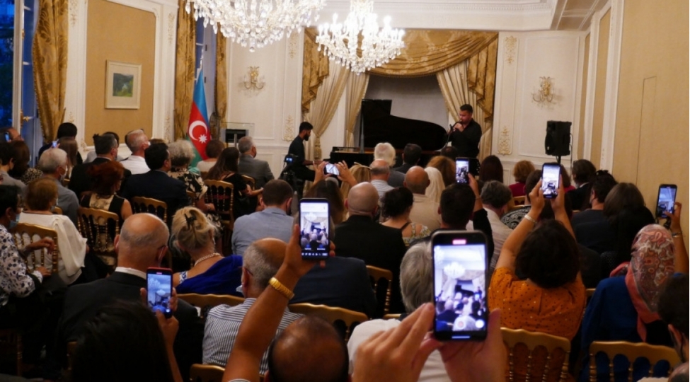 parisde-itkin-ve-esir-azerbaycanlilara-ithaf-olunmush-konsert-kechirilib