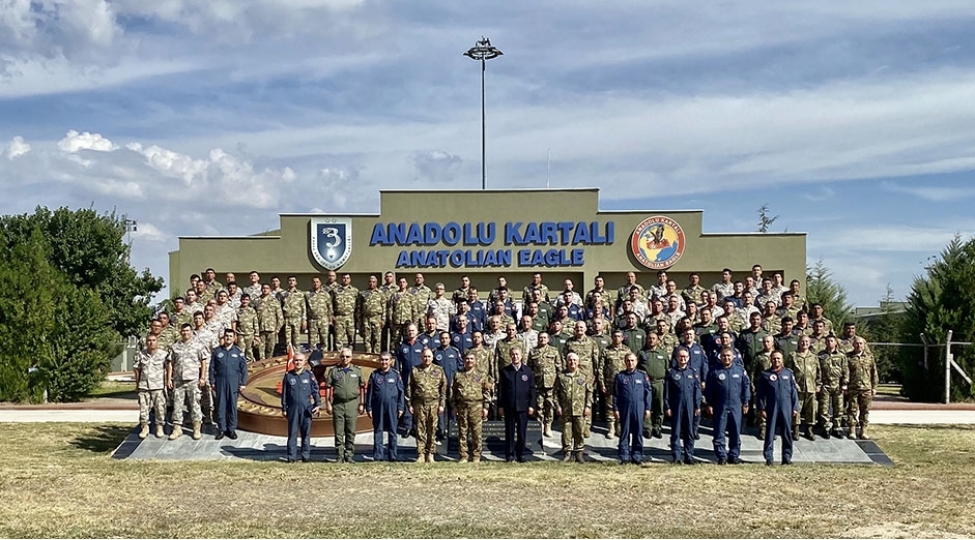 zakir-hesenov-ve-hulusi-akar-turaz-shahini-2021-birge-taktiki-uchush-telimlerini-izleyibler-foto