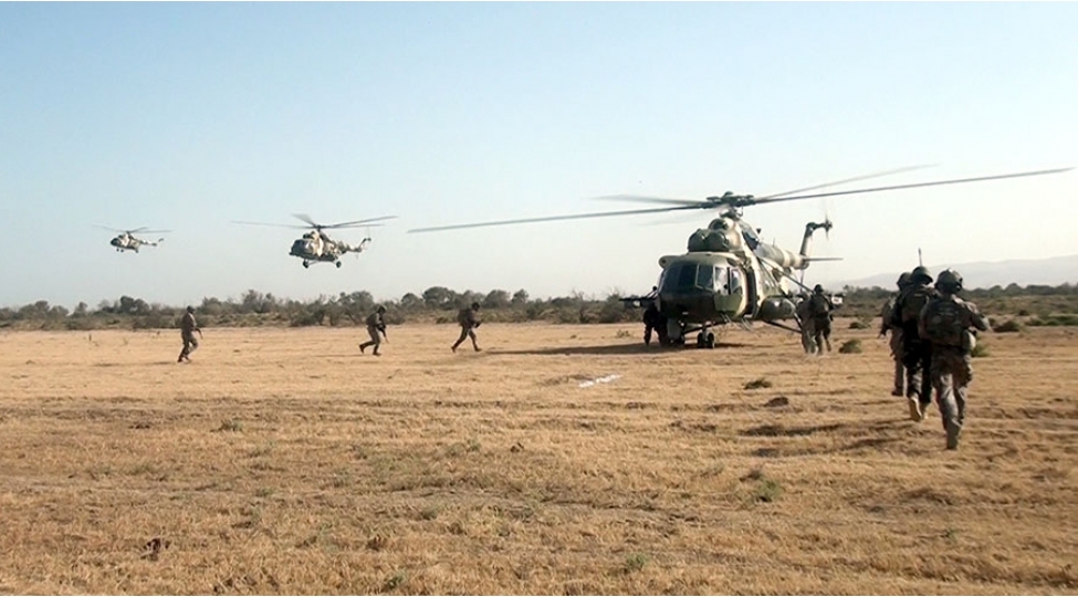 xususi-teyinatlilar-hava-desant-hazirligi-uzre-meshqler-edibler-foto
