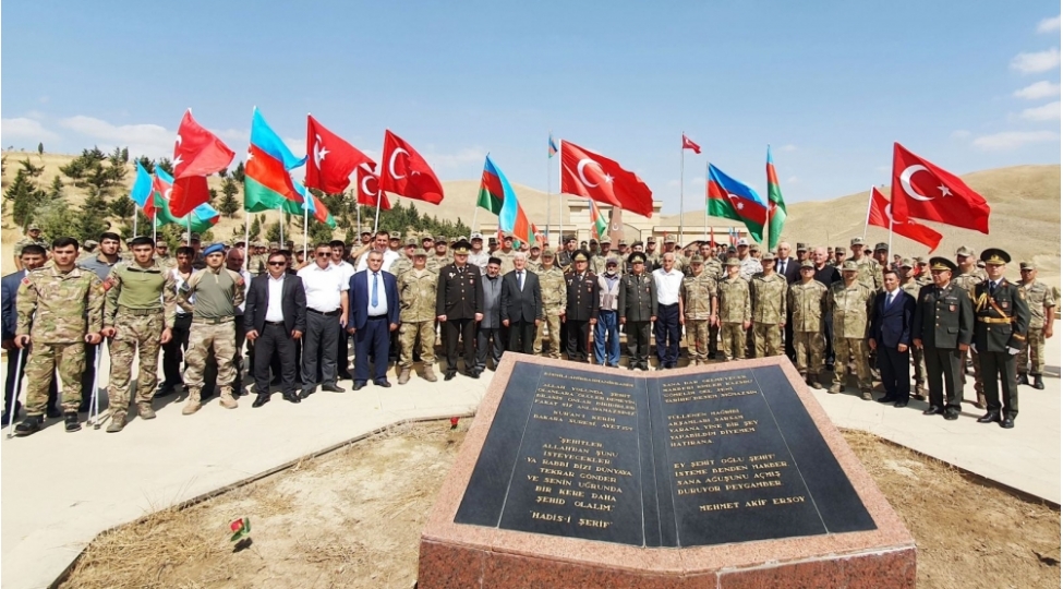 acidere-turk-shehidliyine-yurush-kechirilib-foto