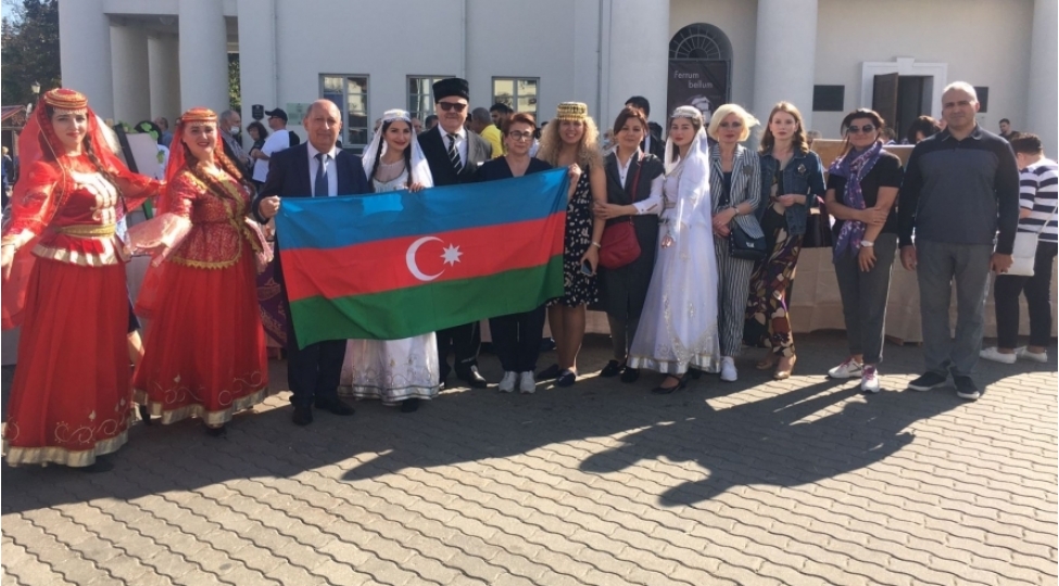 minskde-azerbaycanin-milli-deyerleri-teblig-edilib