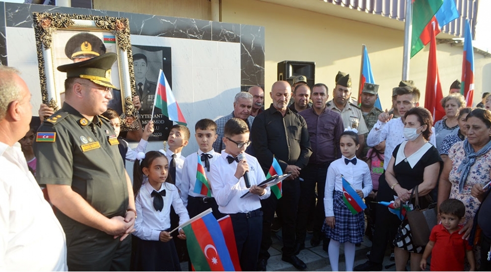 mudafie-nazirliyinin-teshkilatchiligi-ile-shehid-zabitin-xatiresine-tikilen-bulagin-achilishi-olub