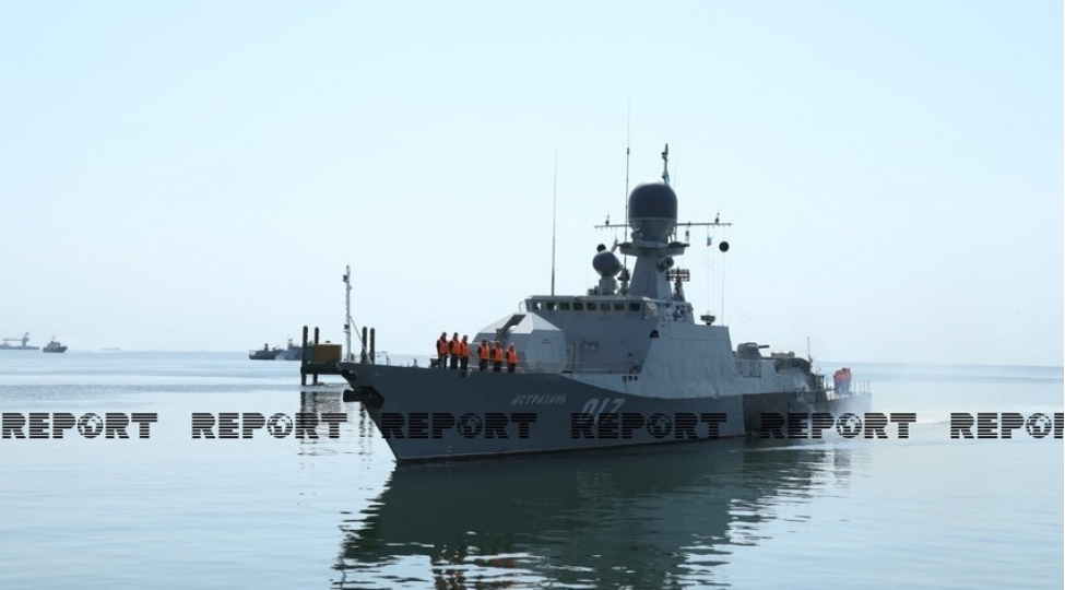 rusiyanin-herbi-gemileri-bakiya-gelib