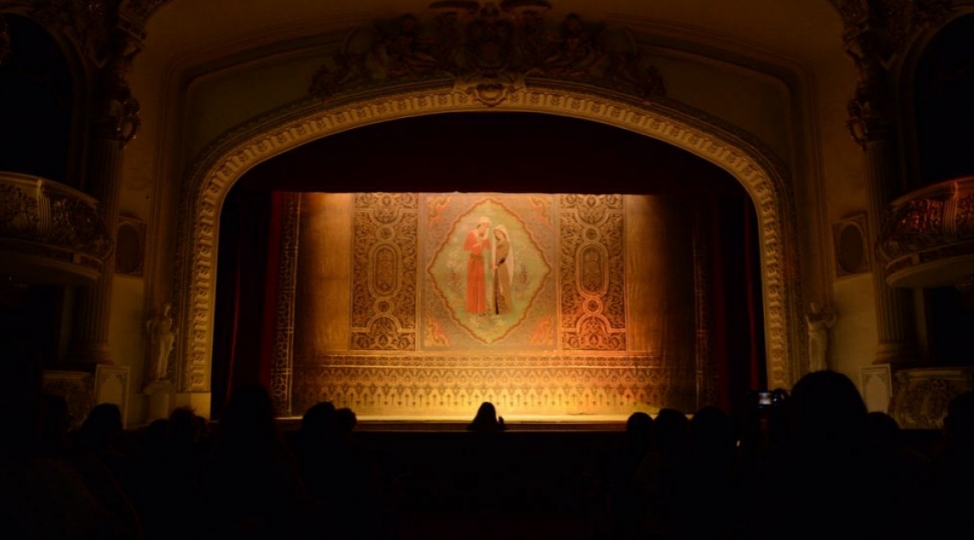 pandemiya-bashlayandan-ilk-defe-teatrda-tamasha-numayish-olunub