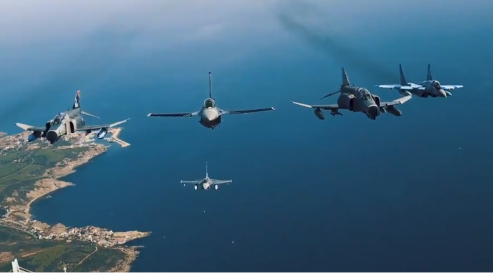 turkiye-mn-azerbaycan-qiricilarinin-istanbul-semasinda-uchushlarinin-goruntulerini-yayib-video