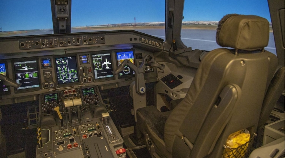 azal-in-pilotlarin-hazirligi-merkezinde-yeni-muasir-uchush-trenajoru-qurashdirilib-fotovideo