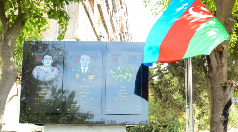 azerbaycan-xalqi-qehreman-ovladlari-ile-fexr-edir-foto