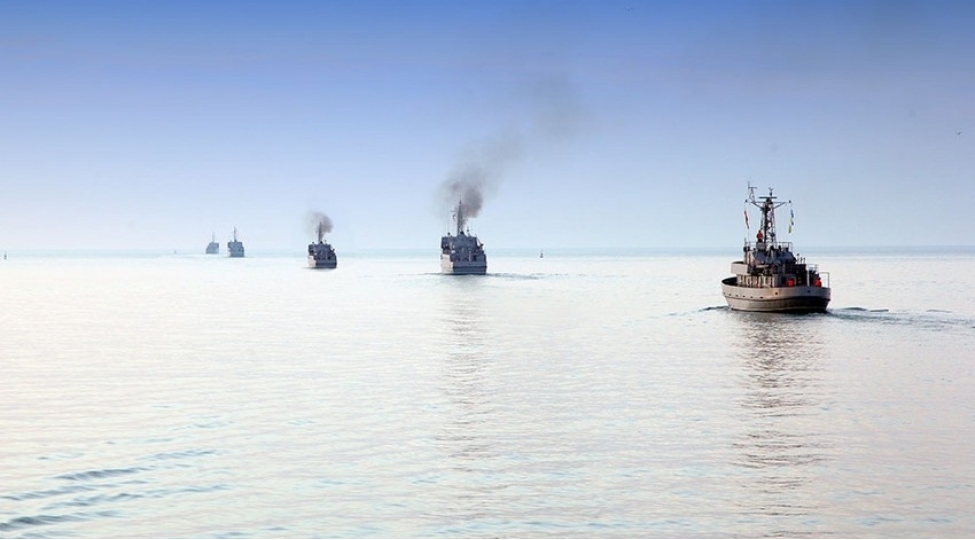 anim-gunu-ile-bagli-herbi-gemilerden-yaylim-ateshleri-achilib