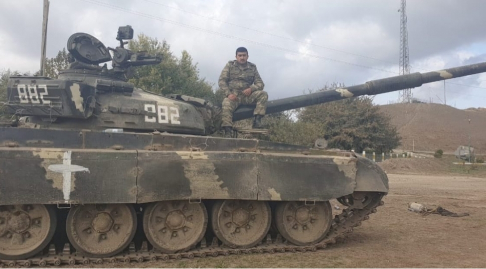 shehid-dostumun-bichagi-ile-elbeyaxa-doyushde-dushmeni-mehv-etdim-foto